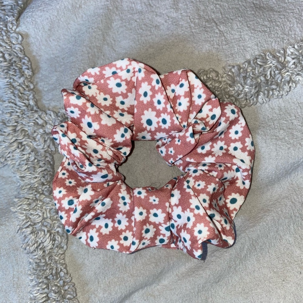 Pink floral francesca’s scrunchie - Picture 2 of 3